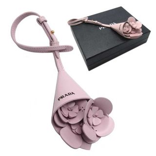 【新品】プラダ 9Y25J2 PELLETTERIA / COLORI VARI (ピンク系) キーホルダー チャーム PRADA ATR013 TRICK レザー フラワーモチーフ バッグチャーム キーリング ストラップ アウトレット レディース