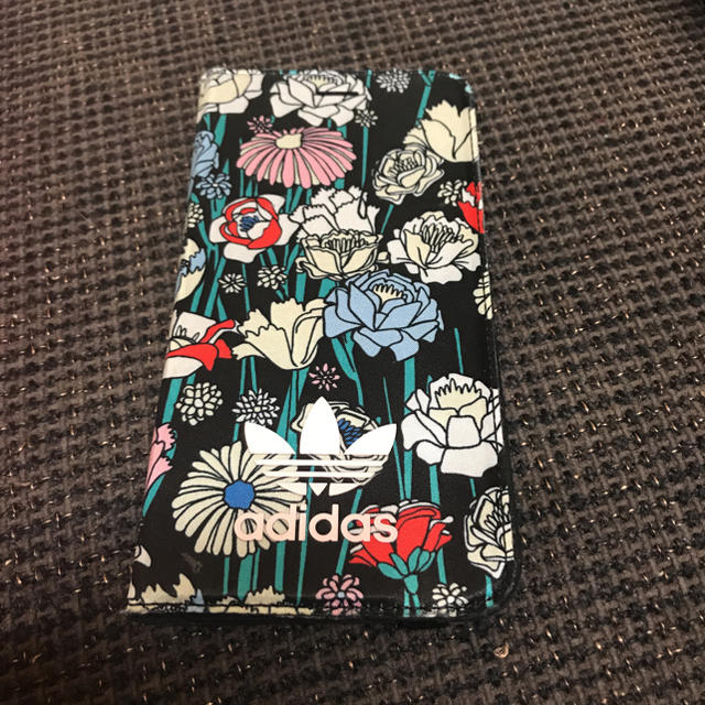 adidas(アディダス)のiPhone7プラス ケース スマホ/家電/カメラのスマホアクセサリー(iPhoneケース)の商品写真