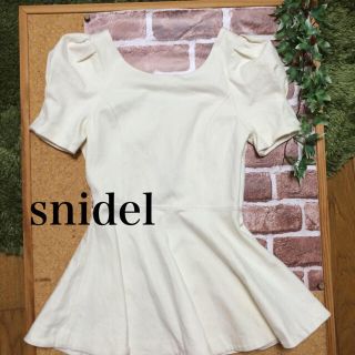 スナイデル(SNIDEL)のペプラムトップス(カットソー(半袖/袖なし))