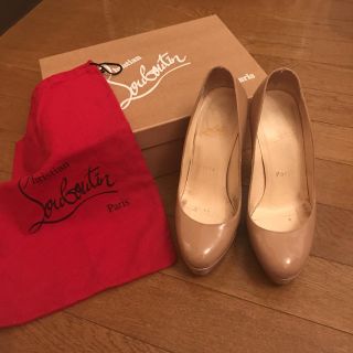 クリスチャンルブタン(Christian Louboutin)のベージュパンプス(ハイヒール/パンプス)