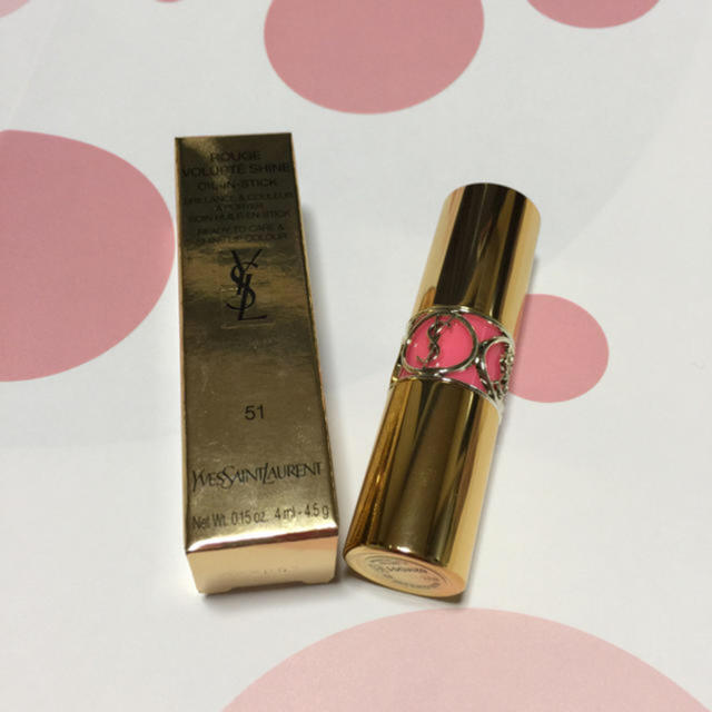 Yves Saint Laurent Beaute(イヴサンローランボーテ)のルージュ ヴォリュプテ シャイン No.51 コスメ/美容のベースメイク/化粧品(口紅)の商品写真