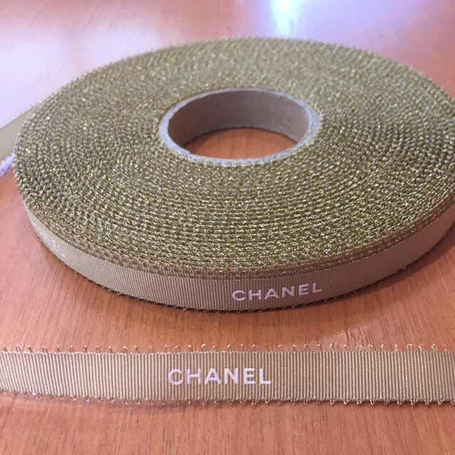 CHANEL(シャネル)の200cm★シャネル★ゴールドリボン インテリア/住まい/日用品のオフィス用品(ラッピング/包装)の商品写真