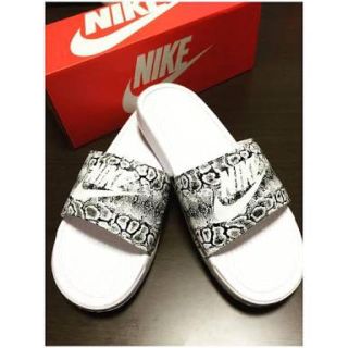 ナイキ(NIKE)のNIKE♡完売品ベナッシサンダル♡人気ホワイト♡JustDoIt‼︎(サンダル)