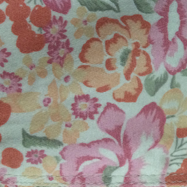 LOWRYS FARM(ローリーズファーム)のお花 チェリー 柄スキニーパンツ レディースのパンツ(デニム/ジーンズ)の商品写真