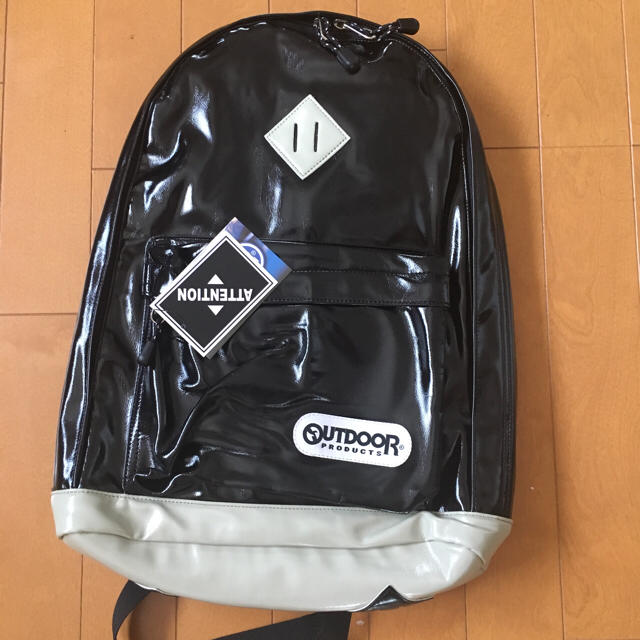 OUTDOOR(アウトドア)のOUTDOOR エナメルリュック新品 レディースのバッグ(リュック/バックパック)の商品写真