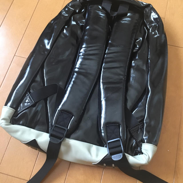 OUTDOOR(アウトドア)のOUTDOOR エナメルリュック新品 レディースのバッグ(リュック/バックパック)の商品写真