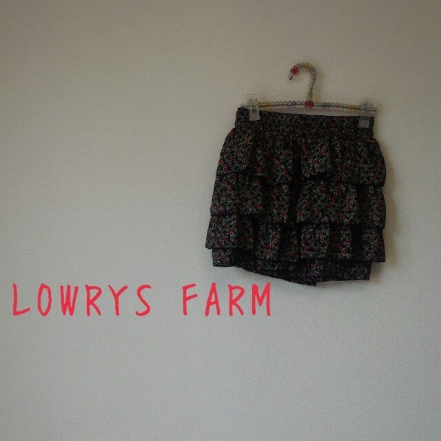 LOWRYS FARM(ローリーズファーム)の花柄フリルスカート レディースのスカート(ミニスカート)の商品写真