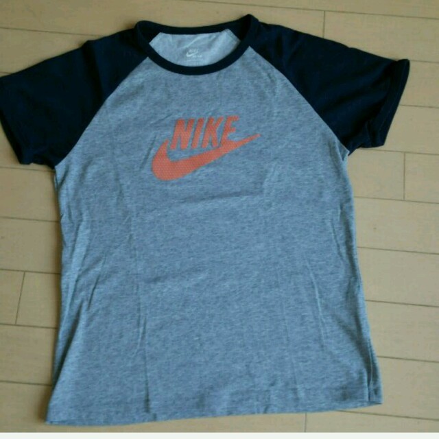 NIKE(ナイキ)のナイキ ティーシャツ レディースのトップス(Tシャツ(半袖/袖なし))の商品写真