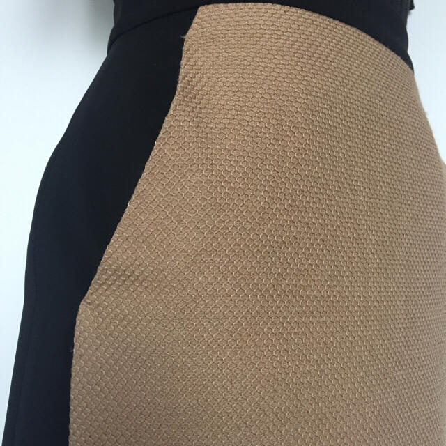 TOMORROWLAND(トゥモローランド)のDES PRES 異素材ミックス・バイカラースカート レディースのスカート(ひざ丈スカート)の商品写真