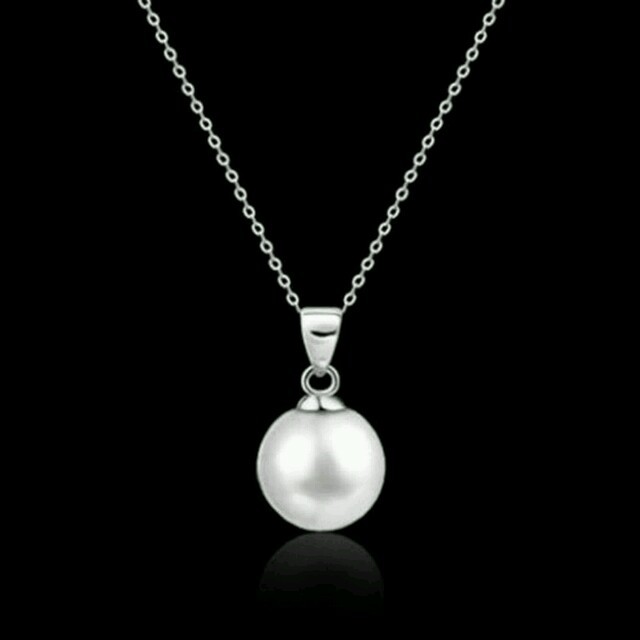 シンプルな淡水真珠のネックレス レディースのアクセサリー(ネックレス)の商品写真