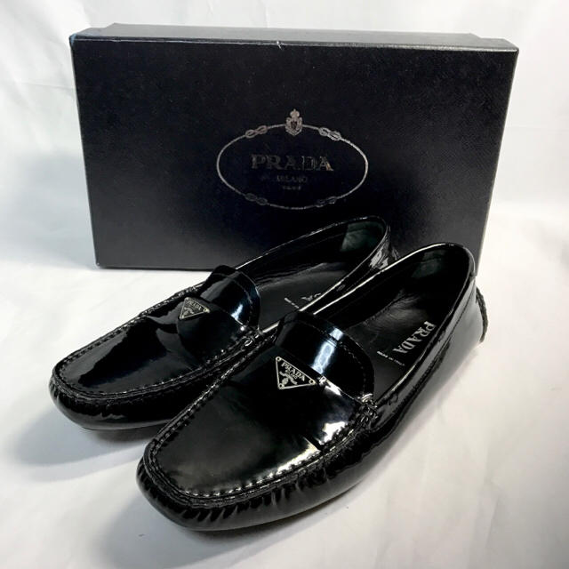 PRADA(プラダ)のプラダ パテントレザーローファー黒(IT37.5/23.5-24cm) レディースの靴/シューズ(ローファー/革靴)の商品写真