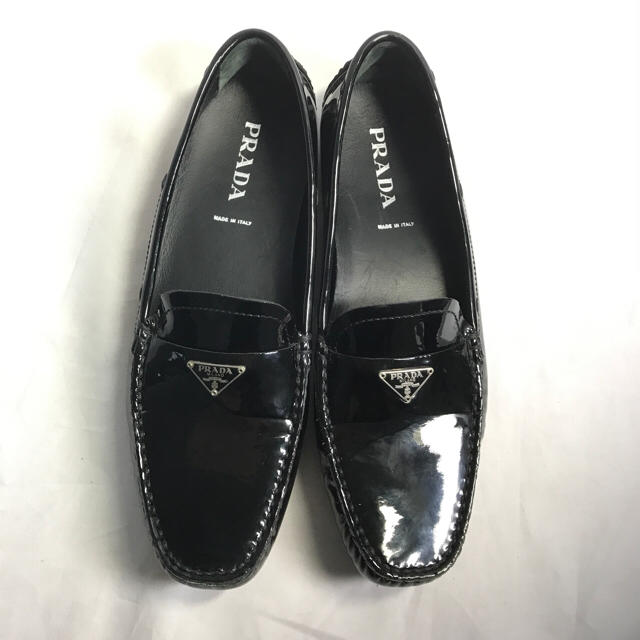 PRADA(プラダ)のプラダ パテントレザーローファー黒(IT37.5/23.5-24cm) レディースの靴/シューズ(ローファー/革靴)の商品写真