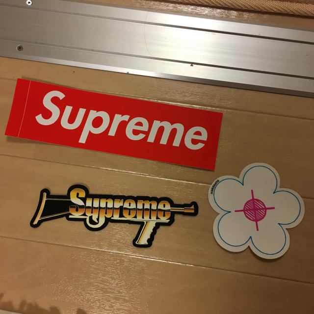 Supreme(シュプリーム)のsupreme シュプリーム ステッカー ハンドメイドの文具/ステーショナリー(しおり/ステッカー)の商品写真