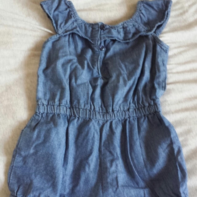 babyGAP(ベビーギャップ)のbabyGAP デニムロンパース キッズ/ベビー/マタニティのベビー服(~85cm)(ロンパース)の商品写真