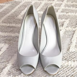 チャールズアンドキース(Charles and Keith)のチャールズアンドキース オープントゥパンプス グレージュ(ハイヒール/パンプス)