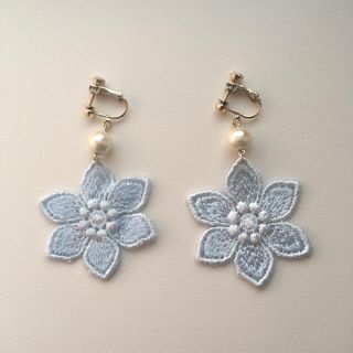 イッツデモ(ITS'DEMO)の【新品♡未使用】値下げしました！お花イヤリング(イヤリング)