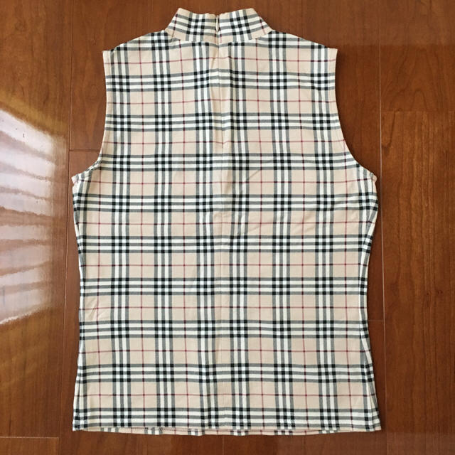 BURBERRY(バーバリー)のももたろー様専用♡ バーバリー ノースリーブ  トップス レディースのトップス(カットソー(半袖/袖なし))の商品写真