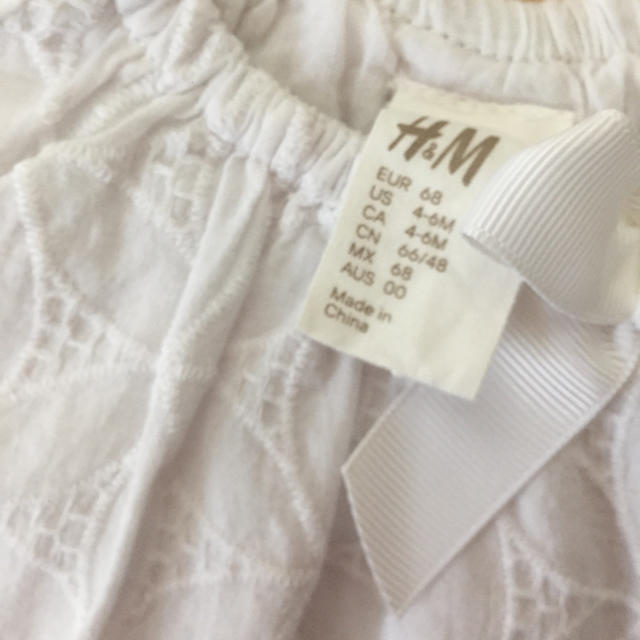 H&M(エイチアンドエム)のH&M 白 トップス キッズ/ベビー/マタニティのベビー服(~85cm)(シャツ/カットソー)の商品写真