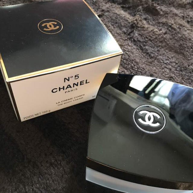 CHANEL(シャネル)のシャネル★CHANEL★ボディクリーム★No5 コスメ/美容のボディケア(ボディクリーム)の商品写真