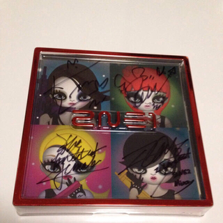 2NE1  サイン入り  CD(その他)