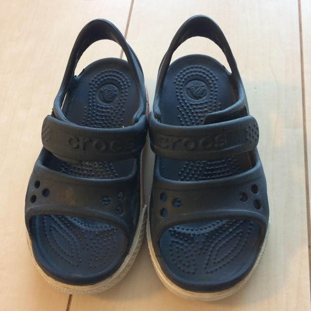 crocs(クロックス)のクロックスC８ キッズ/ベビー/マタニティのキッズ靴/シューズ(15cm~)(サンダル)の商品写真