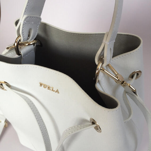 Furla(フルラ)の新品未使用 FURLA フルラ ステイシー ホワイト 2wayショルダー  レディースのバッグ(ショルダーバッグ)の商品写真