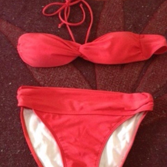 取り置き 海外セレブ風バンドゥビキニ 赤 レディースの水着/浴衣(水着)の商品写真
