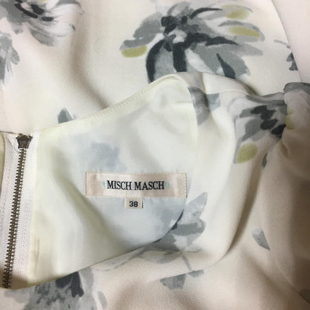 MISCH MASCH(ミッシュマッシュ)のMISCH MASCHのAライン花柄ワンピース レディースのワンピース(ミニワンピース)の商品写真