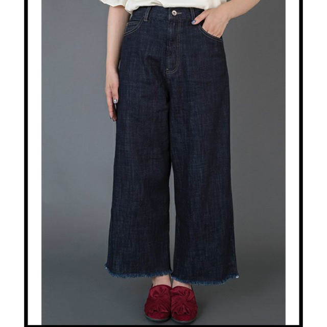w closet(ダブルクローゼット)のデニム裾加工ワイドパンツ  wcloset レディースのパンツ(デニム/ジーンズ)の商品写真