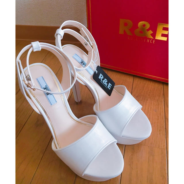 R&E(アールアンドイー)のR&E  アンクルストラップハイヒール  新品 レディースの靴/シューズ(ハイヒール/パンプス)の商品写真