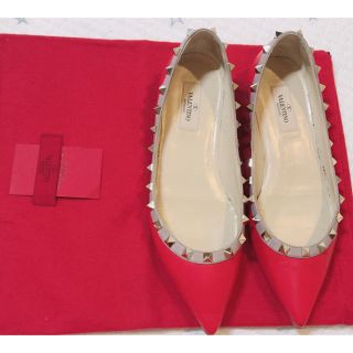 ヴァレンティノ(VALENTINO)のValentino（ヴァレンティノ）ロックスタッズ フラットシューズ（レッド）(ハイヒール/パンプス)