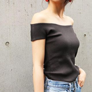 トゥデイフル(TODAYFUL)の即完売 TODAYFUL♡オフショルダーT(Tシャツ(半袖/袖なし))