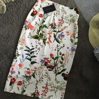 ザラ(ZARA)の訳あり ZARA  花柄  ボタニカル  スカート(ロングスカート)