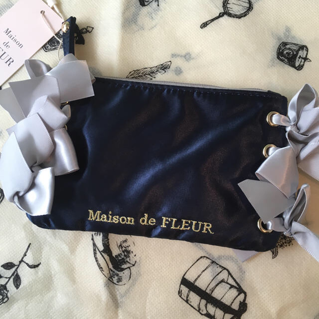 Maison de FLEUR(メゾンドフルール)の新品タグ付♡サイドリボンポーチ S♡人気完売商品 レディースのファッション小物(ポーチ)の商品写真