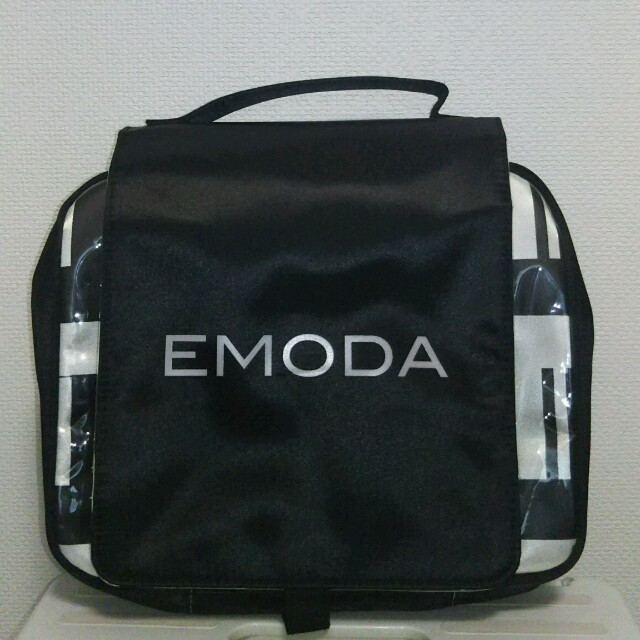 EMODA(エモダ)のEMODA  旅行ポーチ レディースのファッション小物(ポーチ)の商品写真