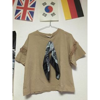 カスタネ(Kastane)のスカーフ付き 袖フリンジTシャツ (Tシャツ(半袖/袖なし))