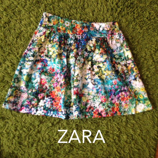 ZARA(ザラ)のZARA 花柄 スカート ザラ topshop forever21  レディースのスカート(ひざ丈スカート)の商品写真