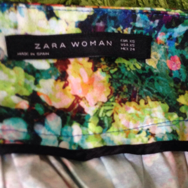 ZARA(ザラ)のZARA 花柄 スカート ザラ topshop forever21  レディースのスカート(ひざ丈スカート)の商品写真