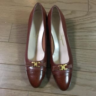 サルヴァトーレフェラガモ(Salvatore Ferragamo)のサルバトーレフェラガモ パンプス(ハイヒール/パンプス)