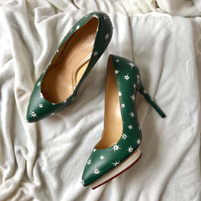 Charlotte Olympia(シャルロットオリンピア)の新品☆レア シャーロットオリンピア パンプス 37 グリーン スワロフスキー レディースの靴/シューズ(ハイヒール/パンプス)の商品写真