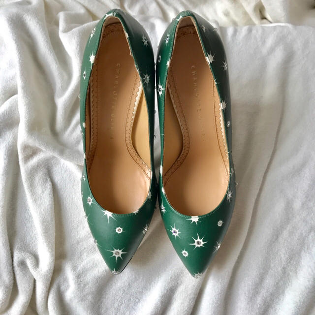 Charlotte Olympia(シャルロットオリンピア)の新品☆レア シャーロットオリンピア パンプス 37 グリーン スワロフスキー レディースの靴/シューズ(ハイヒール/パンプス)の商品写真