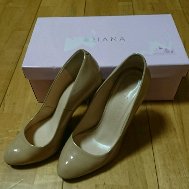 DIANA(ダイアナ)のkana様専用 ダイアナ22cmエナメルパンプス♥ レディースの靴/シューズ(ハイヒール/パンプス)の商品写真