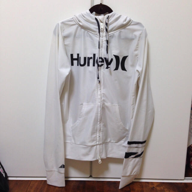 Hurley - Hurleyラッシュガード スイムウェア 水着パーカーの通販 by ...