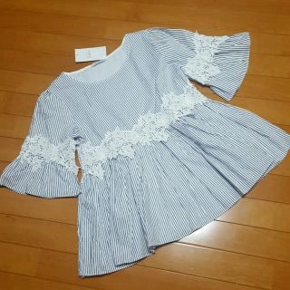 超可愛い💝タグ付き新品💝カットワークレーストップス　　(シャツ/ブラウス(半袖/袖なし))