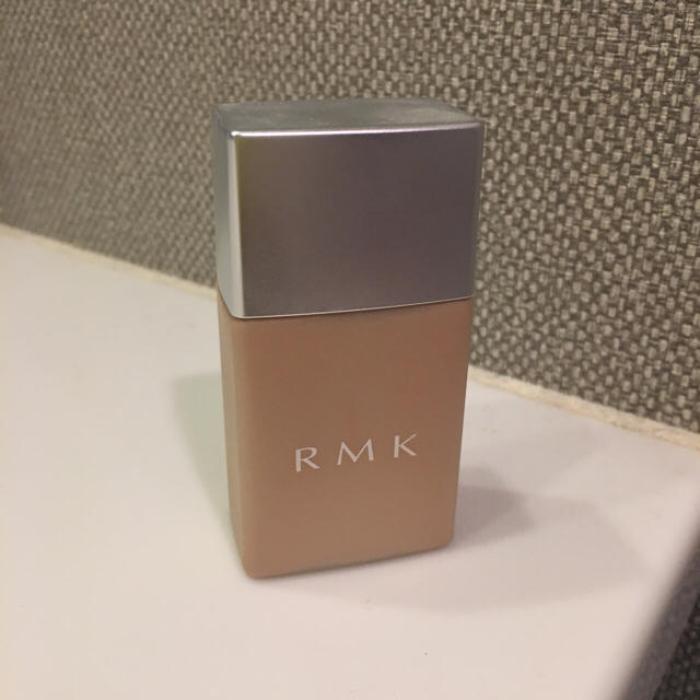 RMK(アールエムケー)のRMK UVリクイドファンデーション 103 コスメ/美容のベースメイク/化粧品(ファンデーション)の商品写真