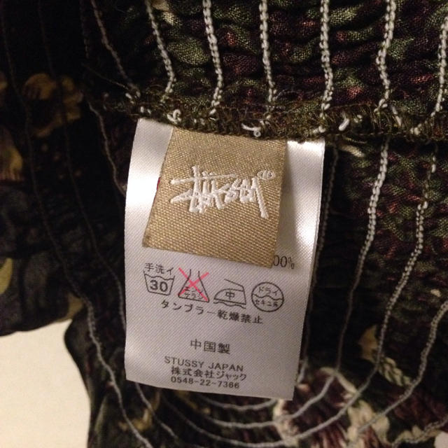 STUSSY(ステューシー)の❤️ハイビスカス柄トップス レディースのトップス(カットソー(半袖/袖なし))の商品写真