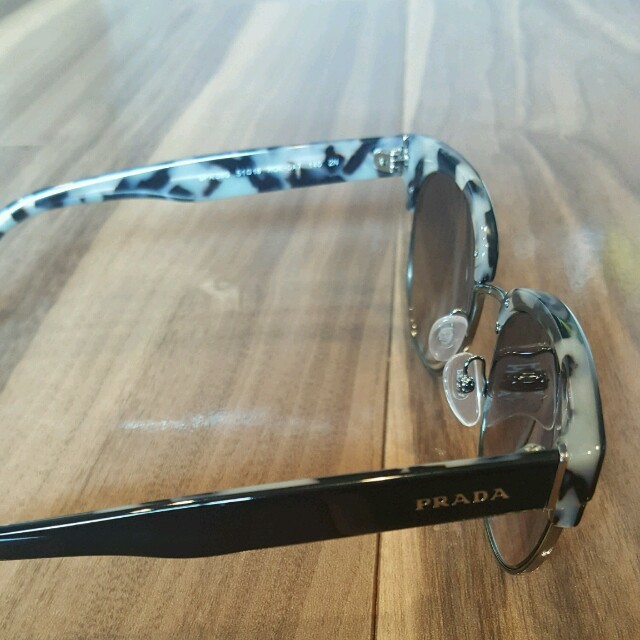 PRADA(プラダ)のPRADAサングラス メンズのファッション小物(サングラス/メガネ)の商品写真