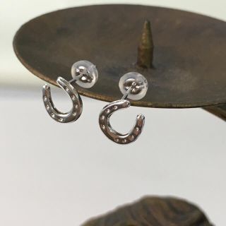 馬蹄(馬のひずめ)のピアス(ピアス)