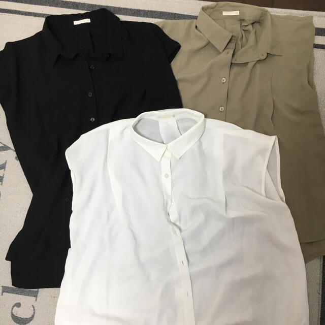 GU(ジーユー)の新品エアリーシャツ3点セット レディースのトップス(シャツ/ブラウス(半袖/袖なし))の商品写真