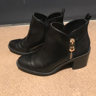 ザラ(ZARA)の【ZARA】ショート ブーツ ジップ(ブーツ)